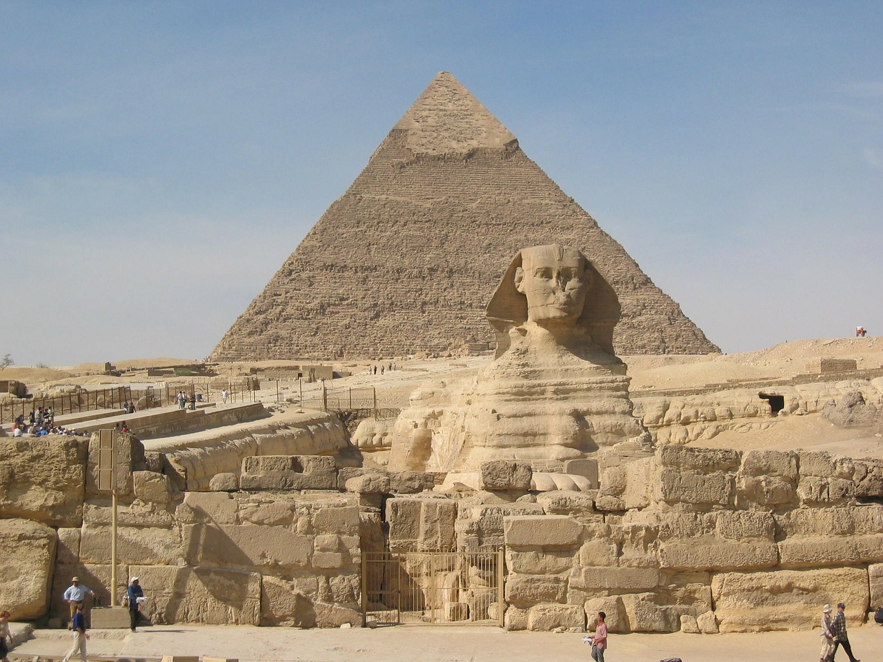 Cheopspyramiden, en byggnad som väckt stor uppmärksamhet